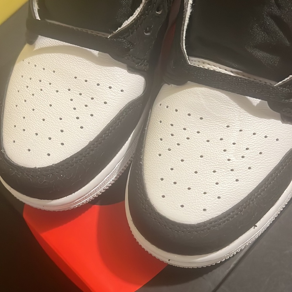 BRAND NEW MENS RETRO JORDAN 1s SIZE 7Y NWT - Picture 5 of 12